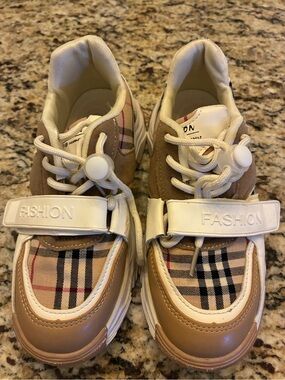 Source Unknown Beige Plaid Kids Sneakers with White Straps